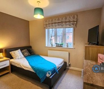 1 bedroom in a house share to rent - Photo 2