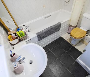 5 bedroom house to rent - Photo 1