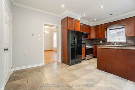 Detached Home For Lease | X8146524 - Photo 3