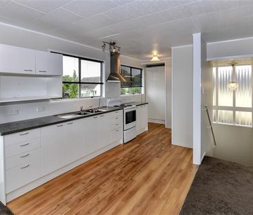 4 Kopara Place, Clendon Park, Auckland - Photo 2