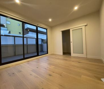 Apartment with a Fantastic Location Available for Rent! - Photo 2