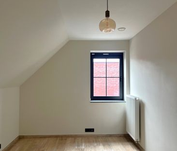 Alleenstaande woning met 3 slaapkamers, tuin en carport. - Photo 4