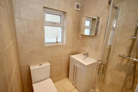 Granton Avenue, Upminster - Photo 4