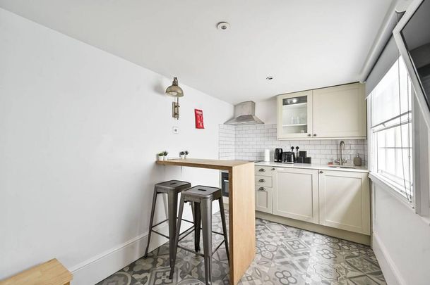 Studio to rent - Photo 1