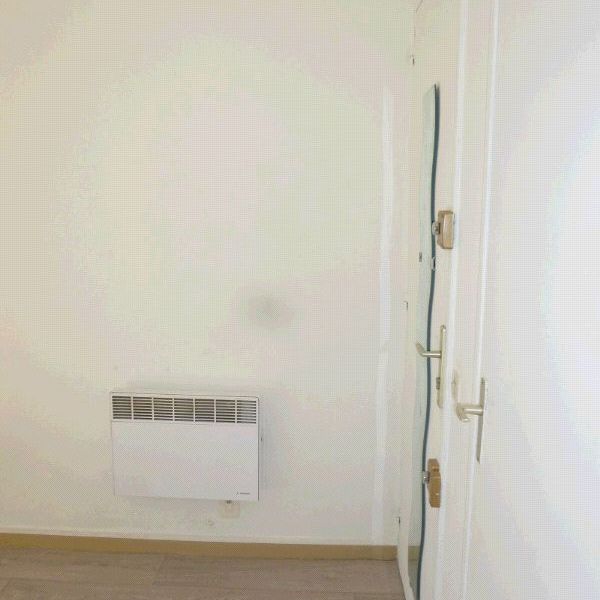 Appartement 1 pièces 10m2 MARSEILLE 9EME 299 euros - Photo 1