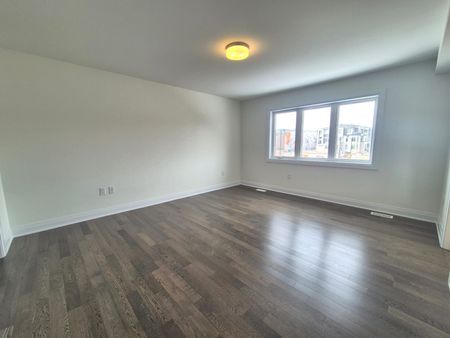 For Lease - 3284 Mariner Pass, Oakville, Ontario - Photo 2