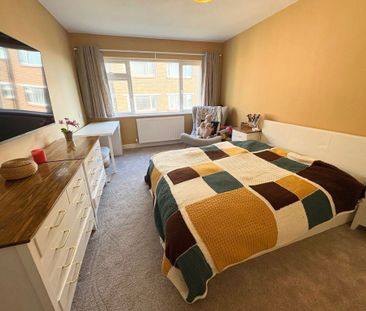 LABURNUM HOUSE, REDHILL DRIVE - Photo 4