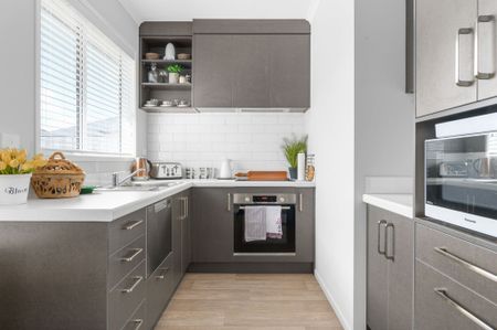 This stylish two-bedroom, two-bathroom home combines comfort, convenience, and quality in the highly sought-after suburb of Chartwell. - Photo 2