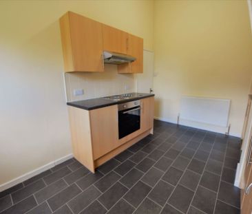 3 bedroom Flat in Otley Road, Leeds - Photo 5