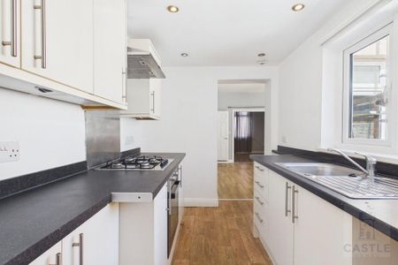 2 bedroom end of terrace house to rent - Photo 5