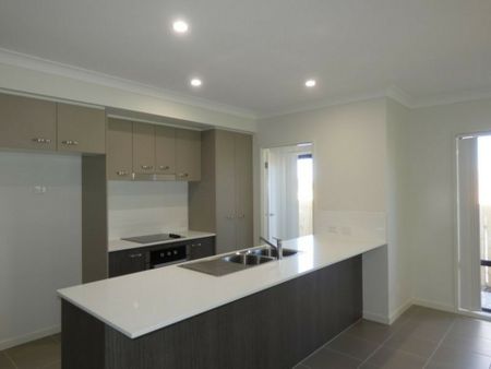 4 bedroom split level family home located in Coomera. - Photo 5