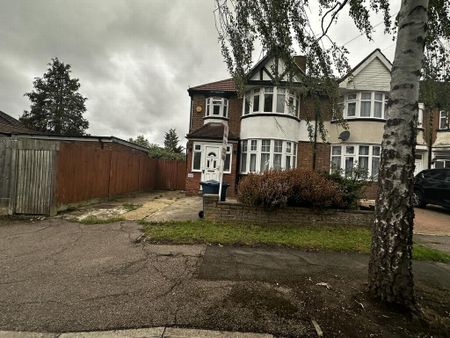 3 bedroom semi-detached house to rent - Photo 2