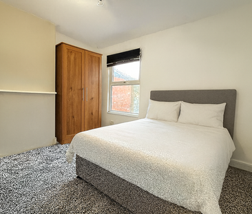 4 bedroom terraced house to rent - Photo 4