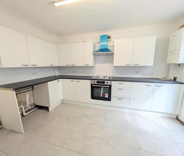 3 bedroom terraced house to rent - Photo 3