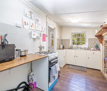 Charming Semi-Furnished Cottage in South Leura - Photo 6