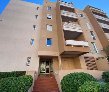 T4 HYERES - balcon - coeur de ville - parking - Photo 5