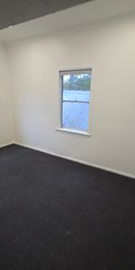 Freshly painted with new kitchen and bathroom - Photo 3