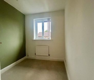 3 bedroom end of terrace house to rent - Photo 4