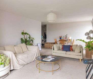 1 bedroom in a flat share to rent - Photo 3