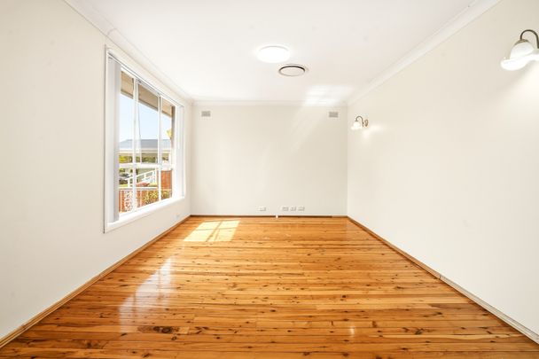 6 MONTHS LEASE ONLY, PERFECT FAMILY HOME WITH DUCTED AC! - Photo 1