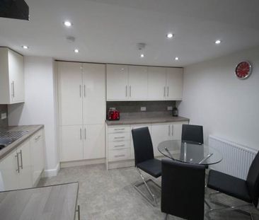 Rosemont Walk (room 1), Bramley, Leeds - Photo 3