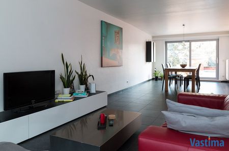 Lichtrijk leefappartement met 2 slaapkamers en terras - Photo 4