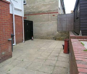 Bedroom Detached House In Winton, BH9 - Photo 4