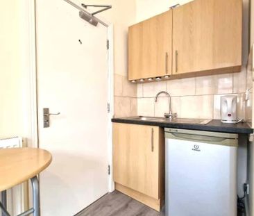 1 bedroom in a house share to rent - Photo 5