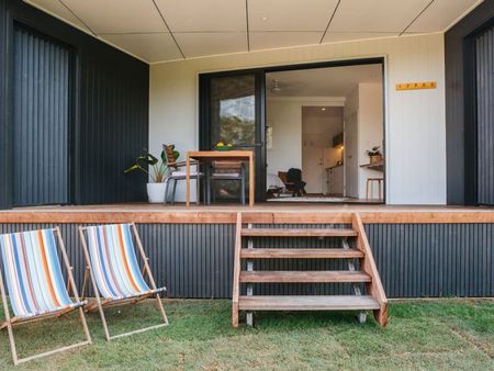 Luxurious Designer Studio - Bills Included - Photo 2