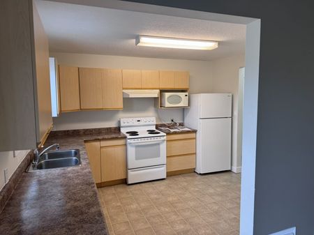 FREE RENT! West Kelowna Pet Friendly 2 bedroom Duplex with Storage - Photo 2