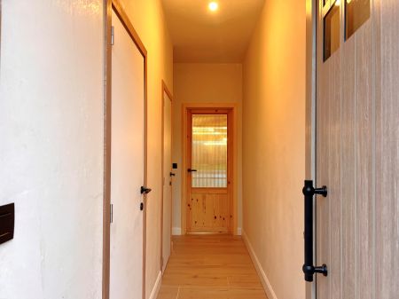 Volledig gerenoveerde woning met 3 slaapkamers en grote tuin. - Photo 3