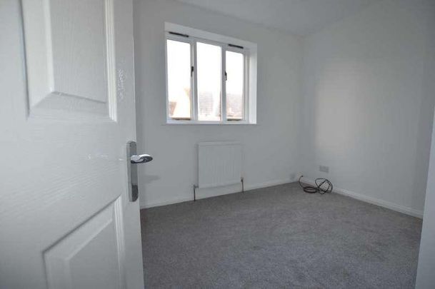 Coggeshall Grove, Wavendon Gate, MK7 - Photo 1