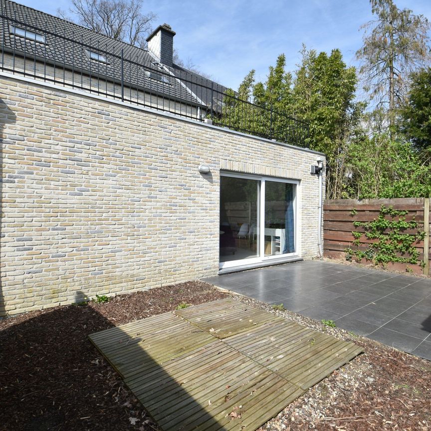 Instapklaar gelijkvloers appartement met zonnig terras en carport te huur - Foto 1