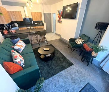 1 bedroom in a flat share to rent - Photo 2