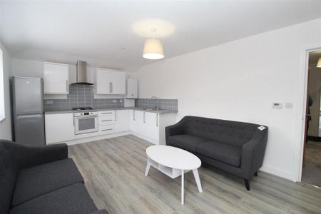 1 bedroom flat to rent - Photo 2