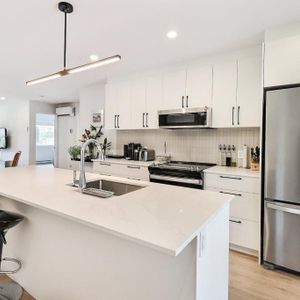 Luxueux condo neuf 4½ à louer – 1350$ / mois* - Photo 2