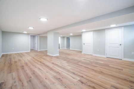 Detached Home For Lease | W9254638 - Photo 4