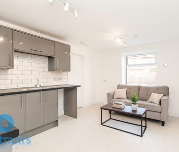 6 bed Semi-Detached House for Rent - Photo 5