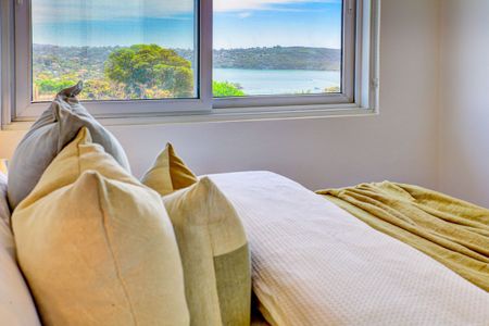 Stunning Renovated 2 Bedroom Apartment - Photo 4