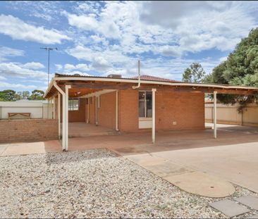Neat & tidy brick home with large shed - Photo 6