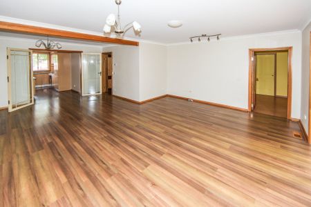 Spacious Four Bedroom Family Home in Fantastic Location - Photo 5