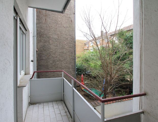 Helle City-Wohnung mit Balkon, Tageslichtbad und Wohnküche - Foto 1
