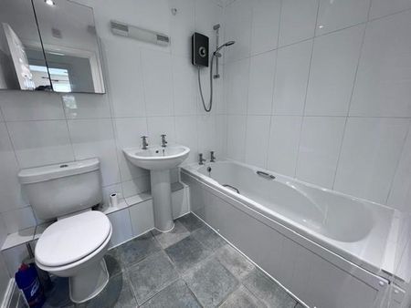 2 bedroom flat to rent - Photo 5