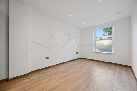 AC Court, Limehouse, KT7 - Photo 4