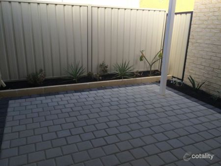 Stylish Three-Bedroom Villa in a Prime Location - Photo 2