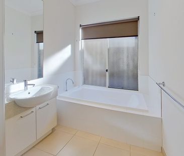 SPACIOUS & WELL ESTABLISHED FAMILY HOME - Photo 6