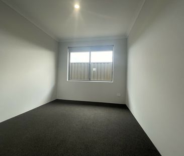 Three Bedroom Dual Living Property! - Photo 3