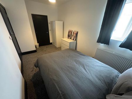 1 bedroom in a house share to rent - Photo 5