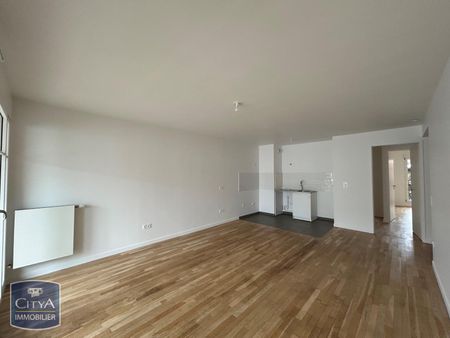 Location Appartement 4 pièces 79m² PUTEAUX 92800 - Photo 2