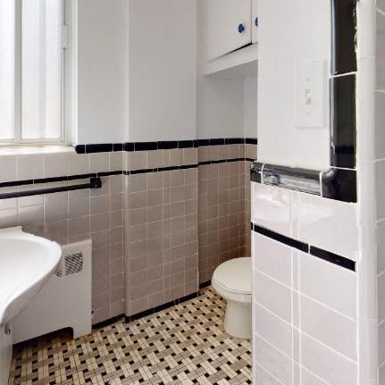 STUDIO SPACIEUX AVEC VUE SUR UN LUXURIANT JARDIN PRIVÉ !! - Photo 3